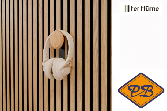 Afbeeldingen van Ter Hürne livingwall function metalen wandhaak Jasper zwart knop blank eiken